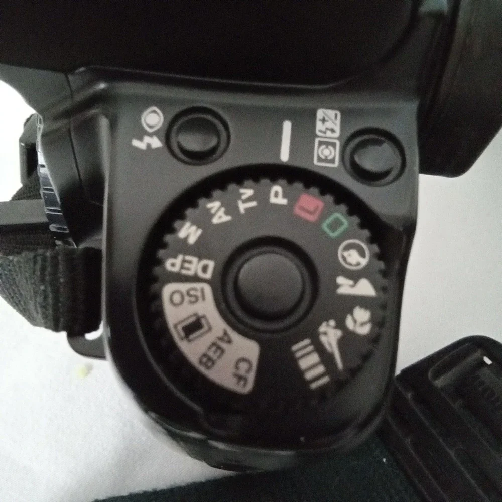 Canon EOS Elan 35mm SLR Film Camera Body with Strap and Cap Black Vintage